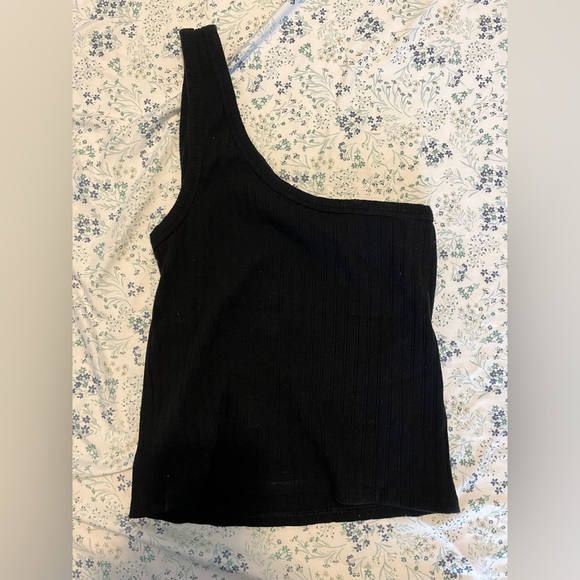 Black One-Shoulder Ribbed Top - Picture 2 of 3